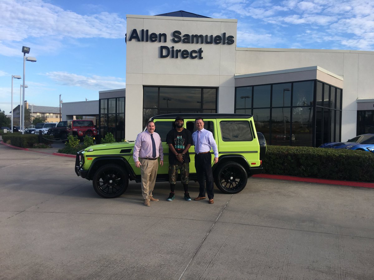 Alleneuless's tweet photo. G Wagon has a new Owner! #Happycustomer #Gwagon #NeonGreen #allensamuelsdirect #style https://t.co/f0rLvQiUnr