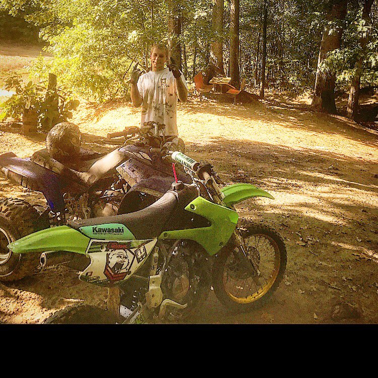 dwisner420's tweet photo. #2stroke shit https://t.co/B6P7a20Bn2