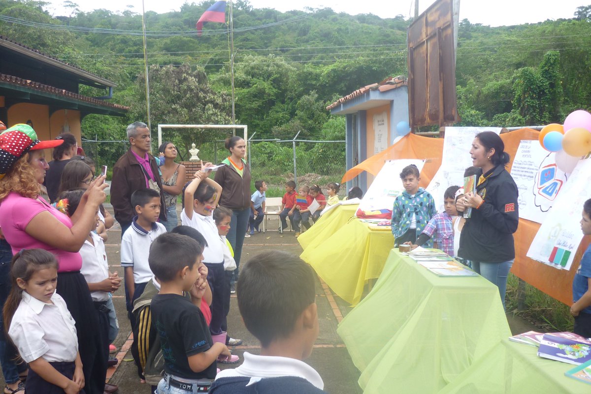 EscTononoNER139's tweet photo. #FiestaPedagogicaTononóNER139 Logros 18 años Escuelas Bolivarianas @clifpsc @ZonaEducTachira @ner139 @subdireccion139 https://t.co/dofbcynqHm