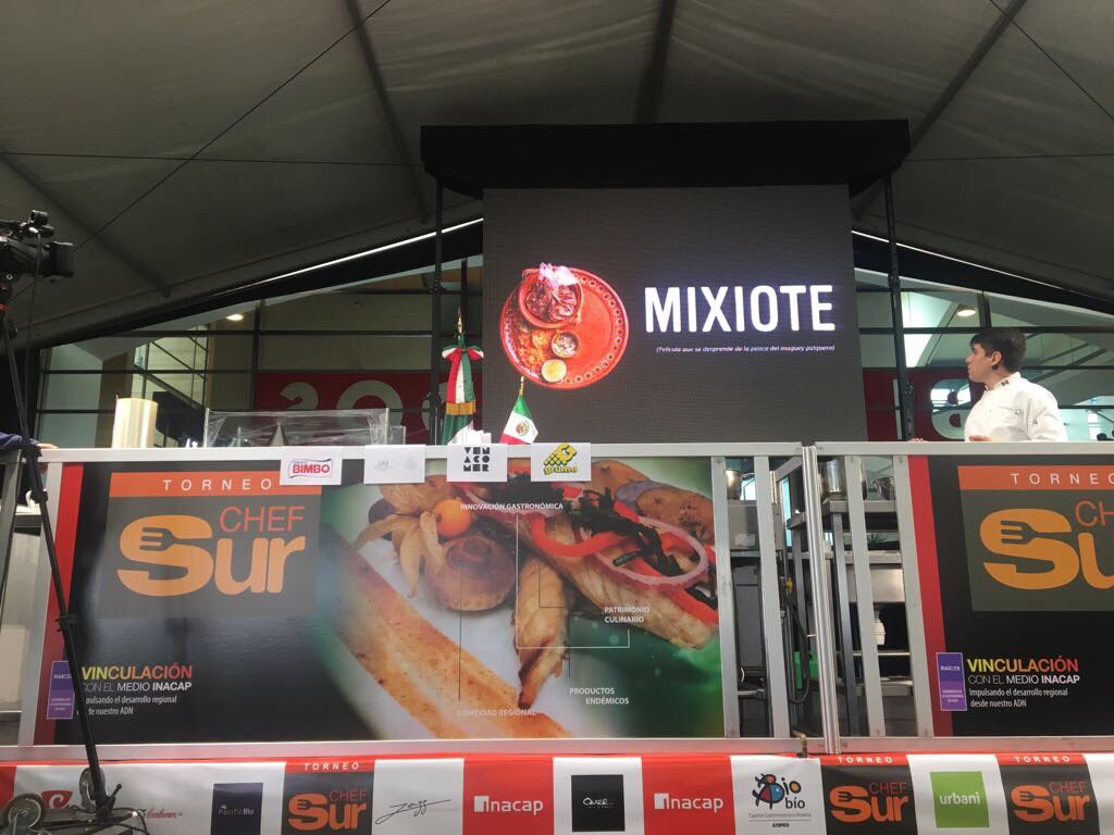 RubenBeltranG's tweet photo. Gran éxito la presentación d ntro chef Omar González @EmbaMexChi en el torneo #ChefSur organizado x @INACAP_CONCE; gracias a @GrumaGlobal y a @BimboMx @IDEALCHILE #VenAComer https://t.co/d6IZYvNuz1