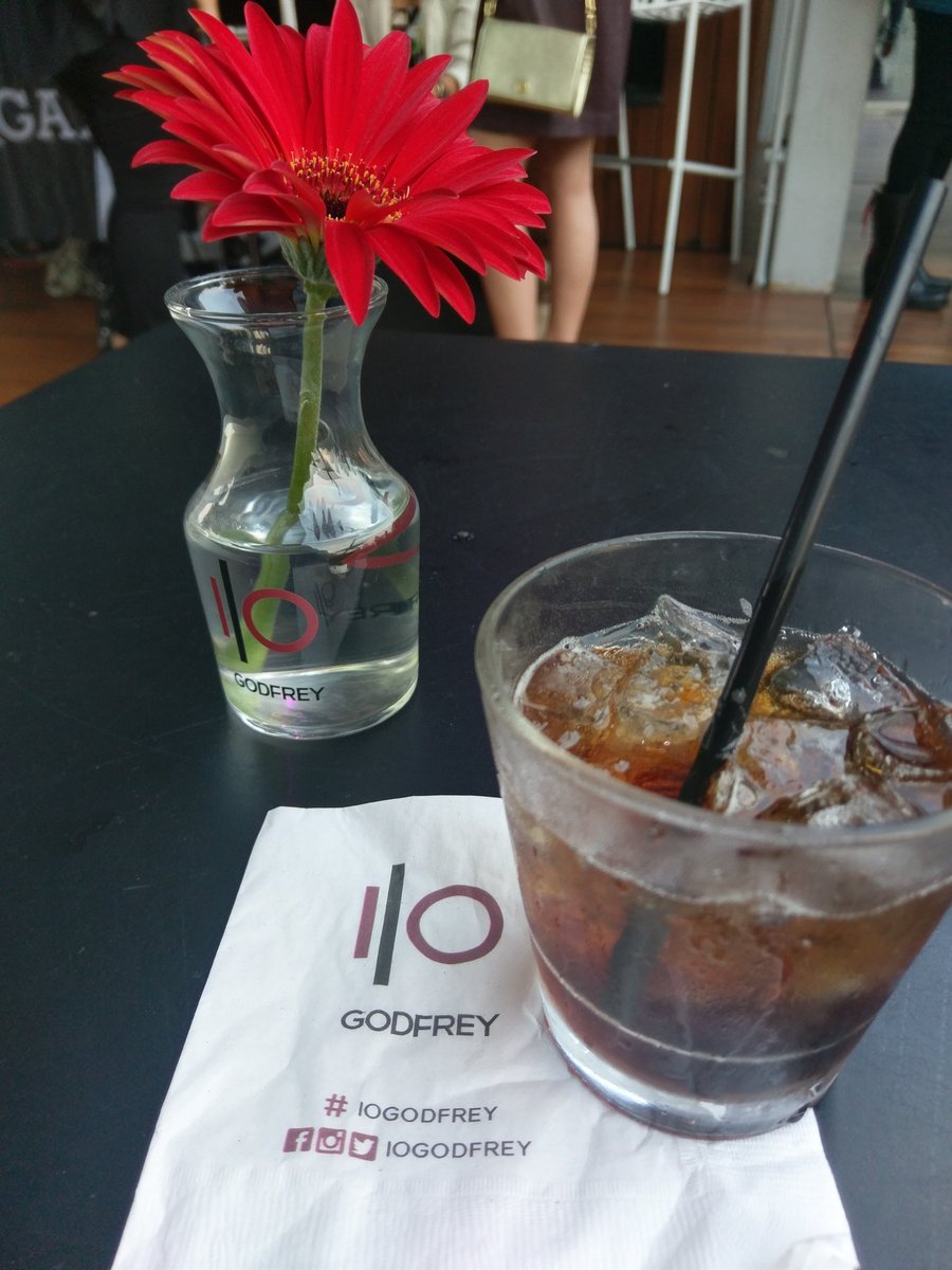 Bacon_Popcorn's tweet image. Just enjoying some @jackdaniels_us while watching someone w/ way better hair than me #FallRefresh @DesignerShare_ @iogodfrey