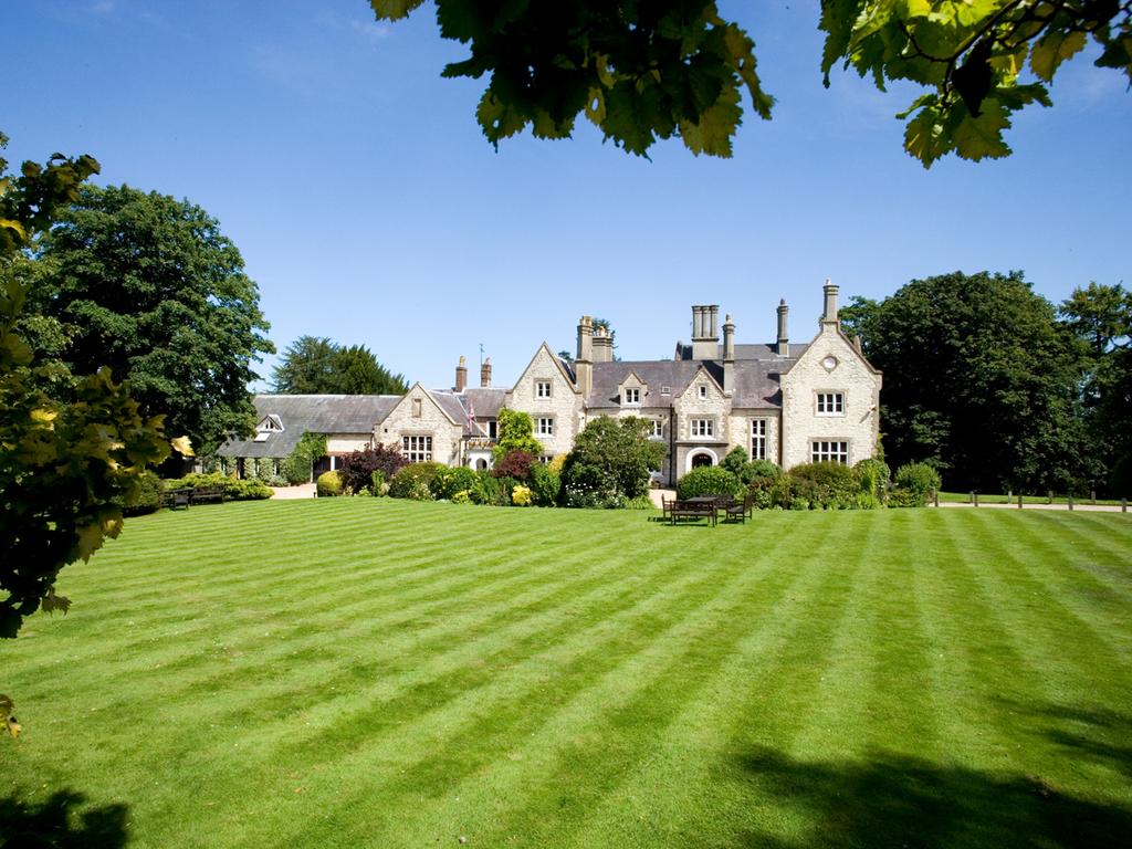 RomanticHotel's tweet photo. Plan a romantic break in Hampshire. Explore the South Downs National Park. https://t.co/HlOUPzMR5e | Langrish House, Petersfield, Hants https://t.co/dwkDxGnxEr