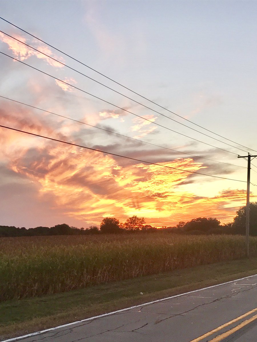 coachkarenwiley's tweet photo. The sunset right now. Awesome. Awe-inspiring! Day's craziness suddenly in perspective #Hisworks #thanks https://t.co/EOxg89ajRt