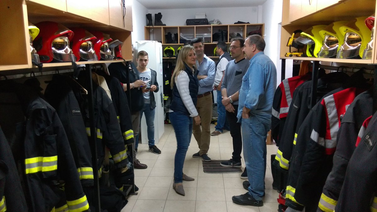 LucilaLehmann's tweet photo. Anduvimos por #Acebal, visitando el cuartel de Bomberos Voluntarios, medios y acompañando a @GabrielBigazzi candidato a Presidente Comunal. https://t.co/ZU7aDTvc06
