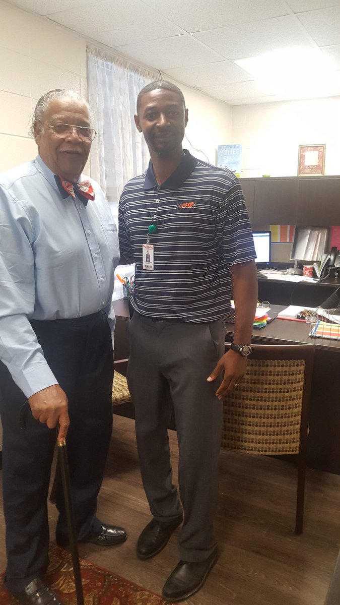 awjr21's tweet photo. #MrLoachapokaHigh came by to visit and share some #OGKnowledge Ralph Foster https://t.co/MnZBNqLLwY