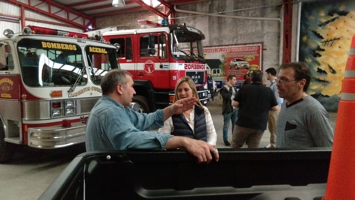 LucilaLehmann's tweet photo. Anduvimos por #Acebal, visitando el cuartel de Bomberos Voluntarios, medios y acompañando a @GabrielBigazzi candidato a Presidente Comunal. https://t.co/ZU7aDTvc06