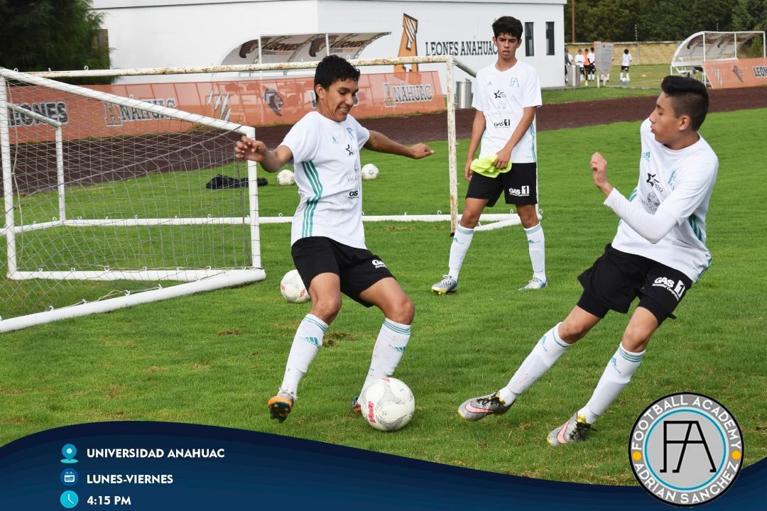 FootbalAcademy's tweet photo. Perfeccionamos la parte técnica de nuestros alumnos para que sean mejores jugadores. 

Te esperamos de lunes a viernes. https://t.co/KEtqopnKHE