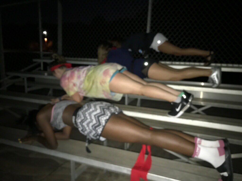 jackdubois14's tweet photo. out on a scavenger hunt AND working out. red just can't be beat!! ๐ค๐๐ผ๐ฉ #RedtheRed @miltonswim https://t.co/KGw8Husbqs