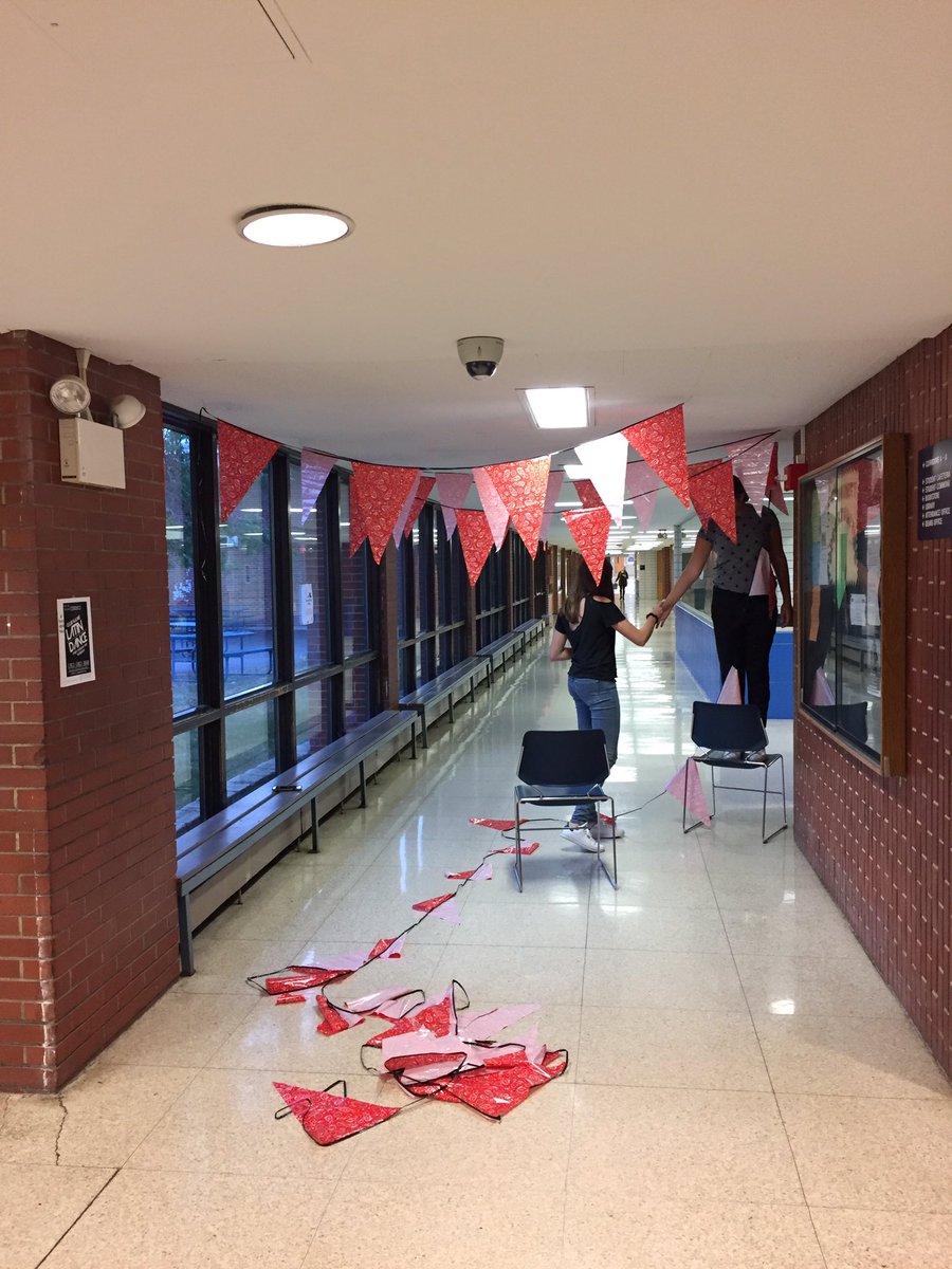 EricaTuke's tweet photo. Too many good vibes today in the HPHS hallways today #HowdyHomecoming #Homecoming2017 #HPGiantPride #STEMW #Classof2020 @hpSTEMw https://t.co/KPykBNGHnw