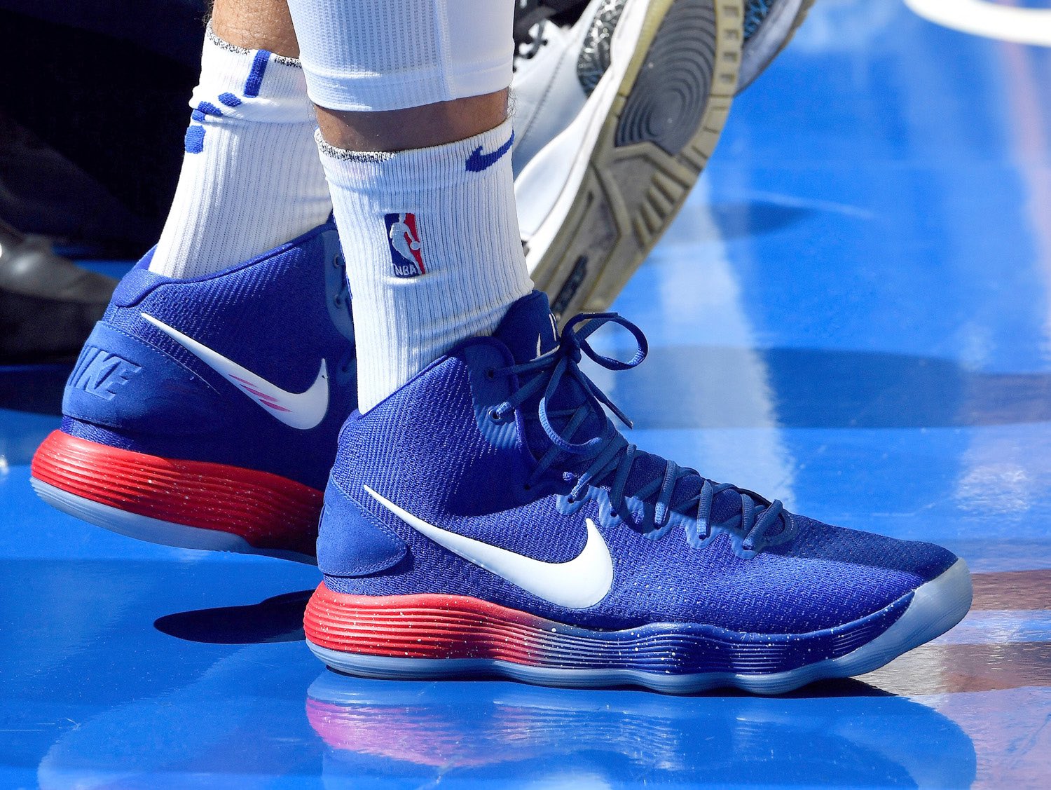 Nick DePaula on X Ben Simmons debuts with the 76ers in a faded midsole Nike Hyperdunk 2017 PE. Do you like the Flyknit or mesh version better https t we5yHpQhb7 X