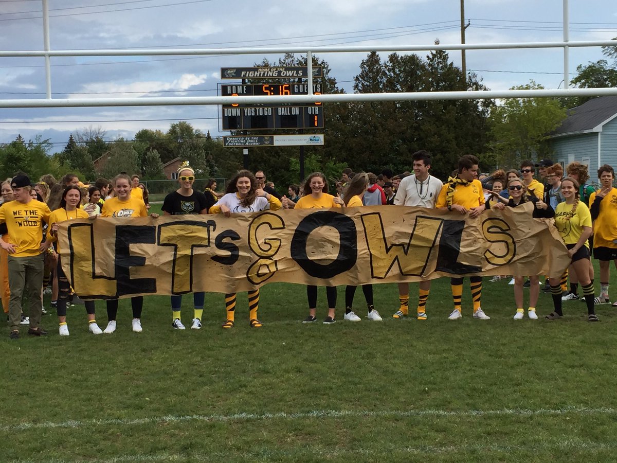 CCI_SCDSB's tweet photo. OWLS enjoy pep rally, football & basketball games. Lots of #SchoolSpirit & fun w/face painting & drumline #CCIdifference @connectioncwood https://t.co/H0xroBTXjs