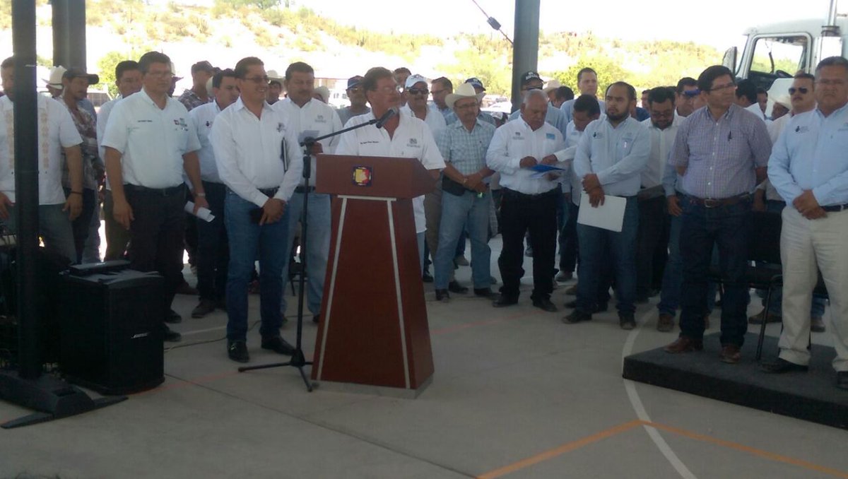 MiriamR98821795's tweet photo. #Extensionistas de Ejec.Directa participan con Gob.del Edo. #BCS en la entrega de semilla de Frijol a Productores de Los Dolores, Mpio.LaPaz https://t.co/FsjveFEH4l