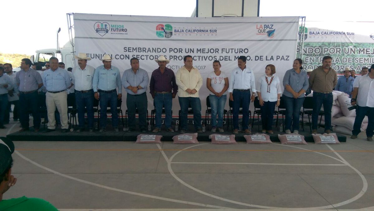 MiriamR98821795's tweet photo. #Extensionistas de Ejec.Directa participan con Gob.del Edo. #BCS en la entrega de semilla de Frijol a Productores de Los Dolores, Mpio.LaPaz https://t.co/FsjveFEH4l