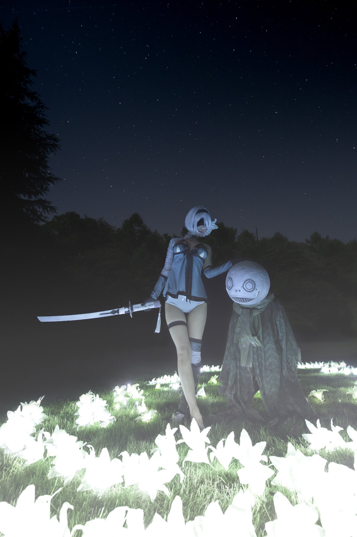 あるふぁ Alfa V Twitter Nier Automata ニーアオートマタ 月の涙とそれぞれの記憶 2b あるふぁ 9s 六代 エミール 製作 修之助 撮影 Tk スタジオ Pap 敬称略 満天の星の下 サントラを流して涙ぐみながら撮影 あえてのカイネさん衣装で撮れて幸せ ニーアは