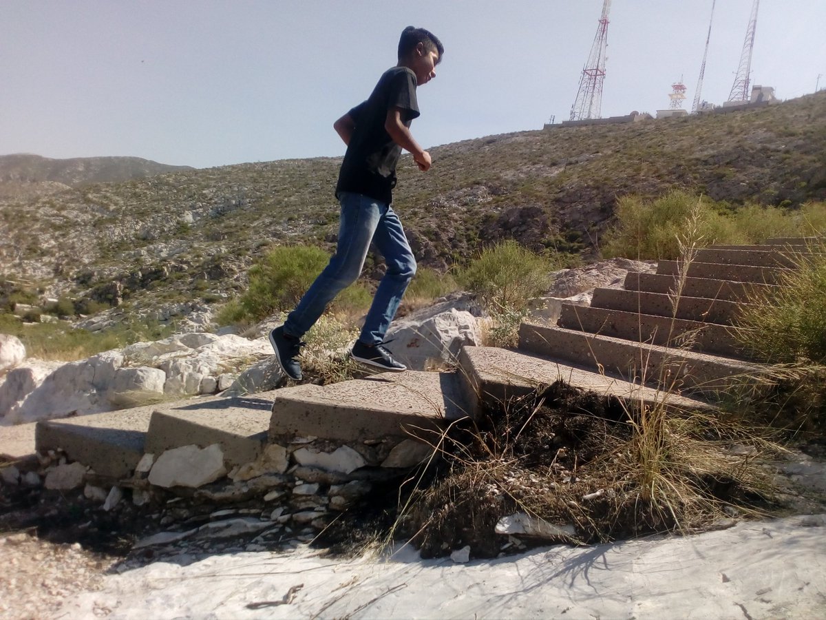 axelluok's tweet photo. @DalasReview As lo que quieras en mi foto o asme volar😂😂 #saludosdesdetorreoncoahuila https://t.co/oVdS9W7n7I