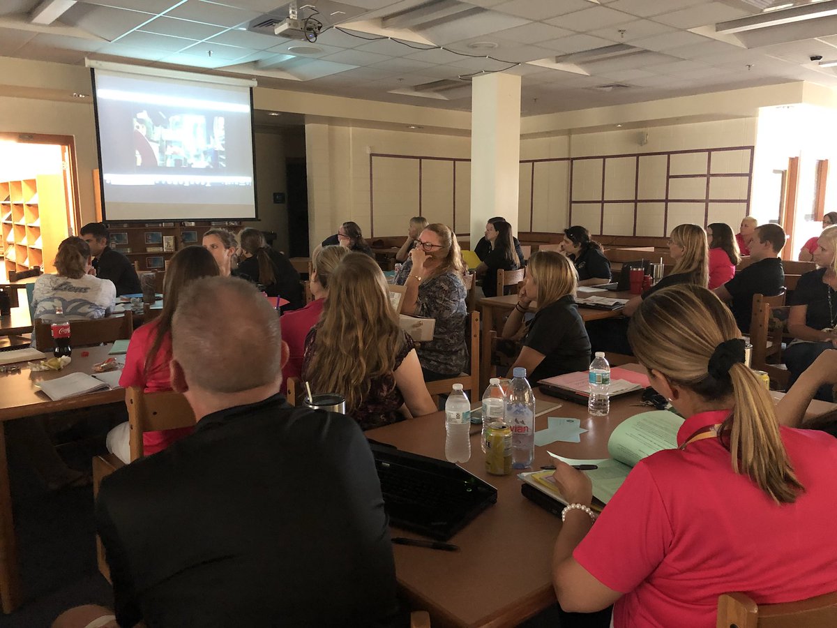 BetsyESOL's tweet photo. Pride in seeing general education teachers using their ESOL resources. Great job Maria Rodriguez 🌎📗❤️😘🌎. #PrideElementary https://t.co/H1F9rrR4cw
