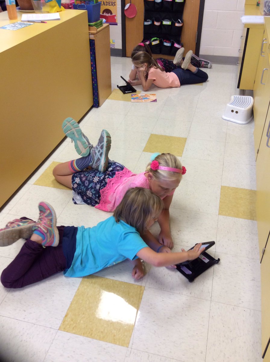 ksandersHMES's tweet photo. We love our reading buddies! https://t.co/7VYlk5Zy6T