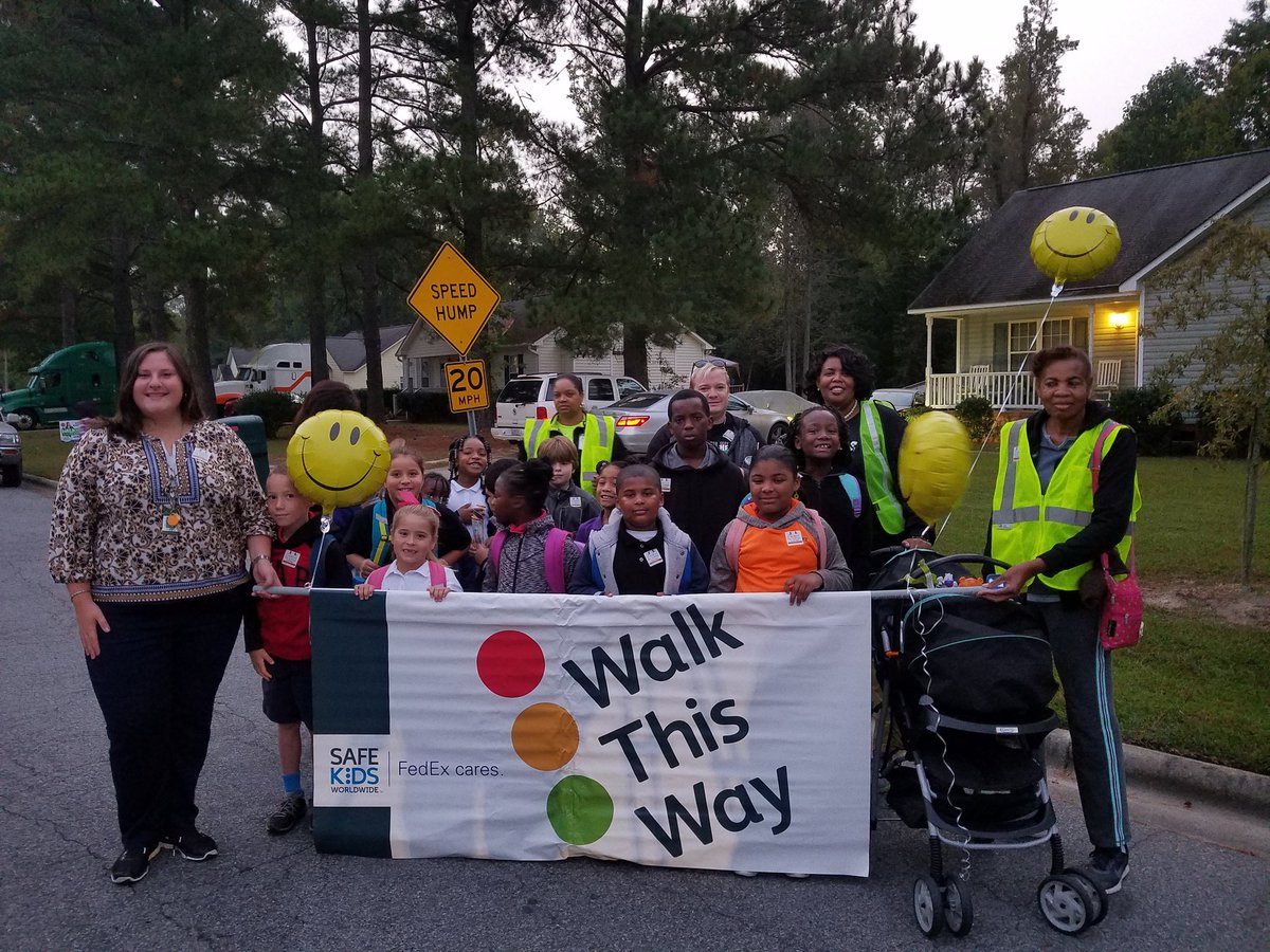 LakeforestFrogs's tweet photo. @NatWalkToSchool @PCS_NC @pcs_super @LakeforestFrogs Thanks to all that participated &amp; to Vidant for your sponsorship #pcs_nc #pcs_admin https://t.co/hesCa2uDpY