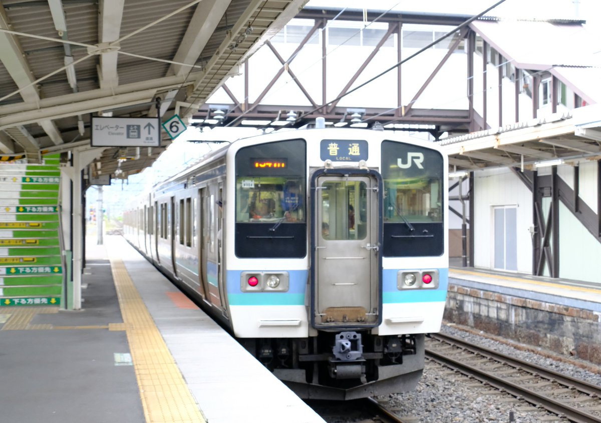 akk12skn09's tweet photo. 長野で441M♪
殆どロングシートだったのだけれど帰りに念願のボックスシートに乗れました⤴︎🙏
この色、羨ましすぎる!!
#篠ノ井線 #441M
2017.9.26,27(御朱印集め) https://t.co/vyFVcIsfuG