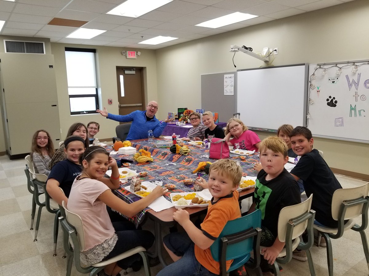 PrincipalDanner's tweet photo. Lunch with Mr. Reynolds! Congrats to all the winners! Keep reading! @areynoldsbooks  #rowvastrong https://t.co/ceicf8hIoG