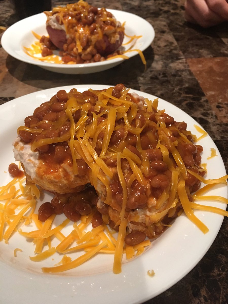 Tysnowboarding's tweet photo. Hello @GordonRamsay what do you think of my girlfriend's baked bean, tuna, cheese spuds... yum 👅 https://t.co/E7xNLNNiDp