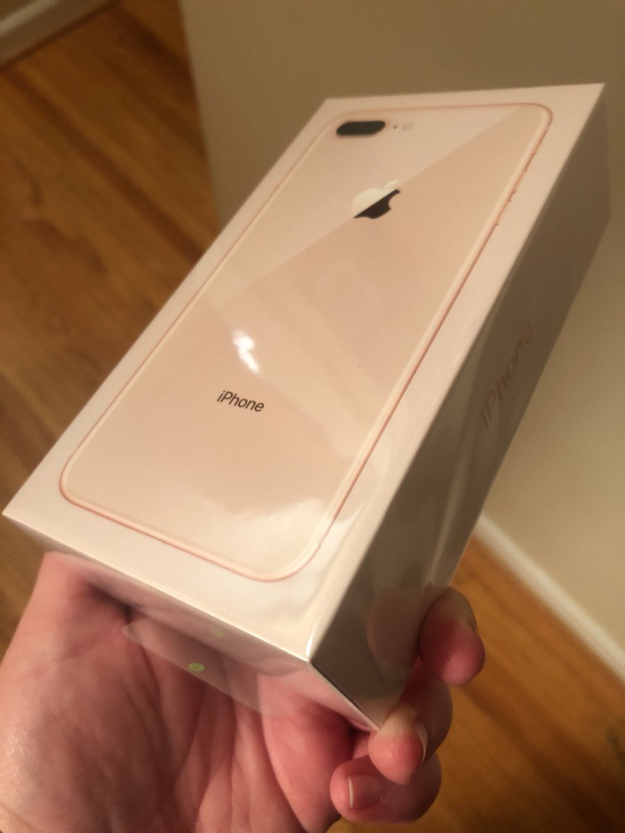 CacsTech's tweet image. Don’t make the foolish mistake I made. The #iPhone8 Gold color is actually Rose Gold...