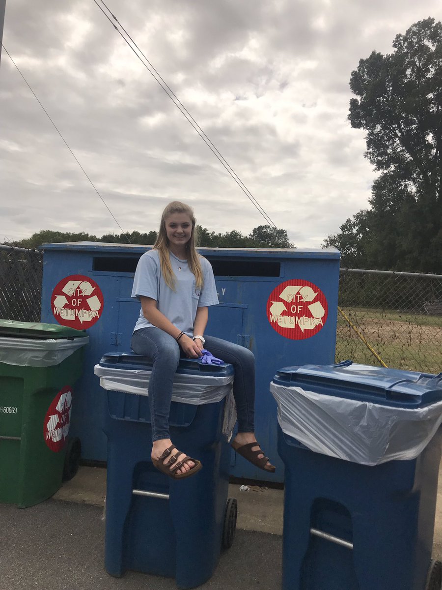 whsrecycles's tweet photo. @han_okay wishes the ag classes knew that the recycling bins weren't for their food trash :/ https://t.co/65PX6ggpFH