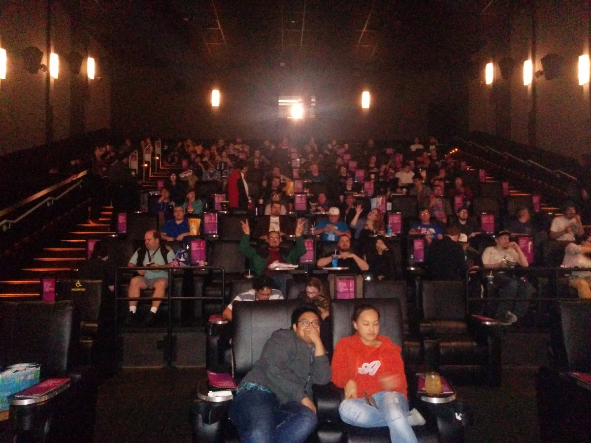 Everyone piling in for the BronyCAN MLP Movie early showing! Here we go!