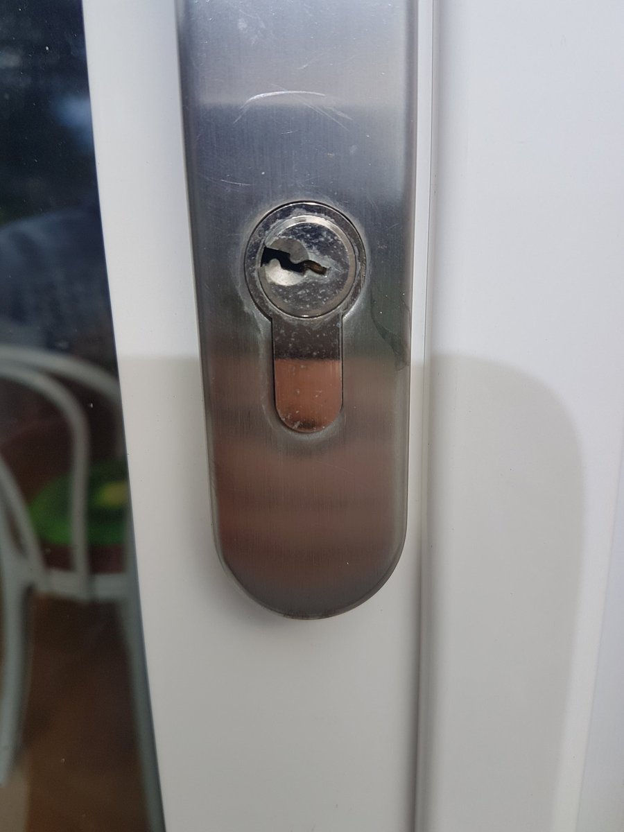1stchoicelocks1's tweet photo. Customer locked out in #crediton.Locked picked open. Love a bit of non destructive entry. #locksopened #lockedout #locksmiths #exeter https://t.co/qdyvuWZzSX