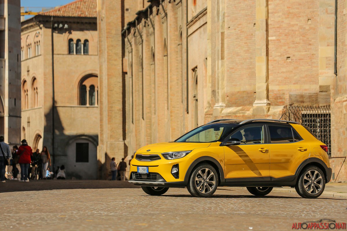 auto_app's tweet photo. Grintosa, tecnologica e compatta: ecco la nostra prova su strada in anteprima della nuova #KiaStonic -> https://t.co/NvHgHBzrku #iolhovista https://t.co/Fd6BO23V7e