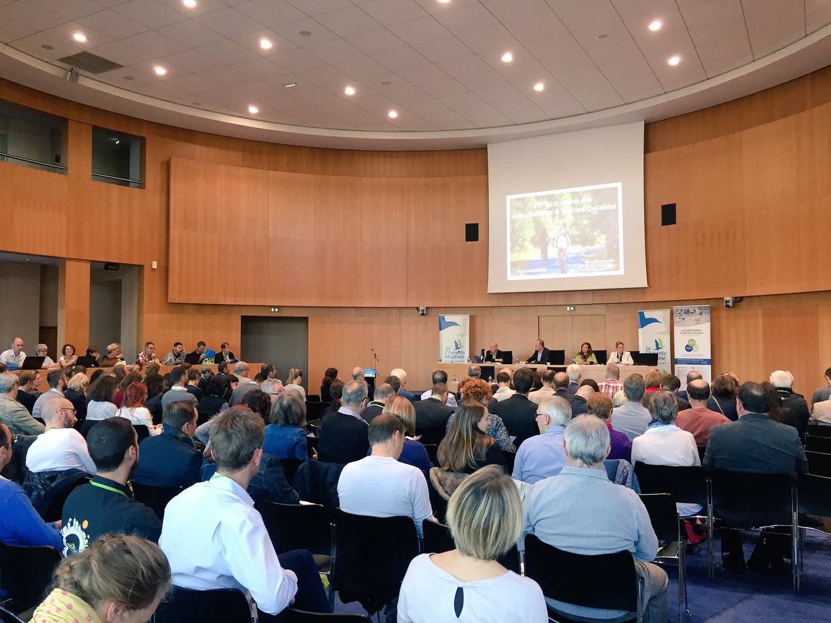 departement17's tweet photo. Table ronde d'ouverture des 21e #RencontresDRC | Le #vélo🚴, un couteau suisse du développement durable ? https://t.co/1Jqzlvf7vk