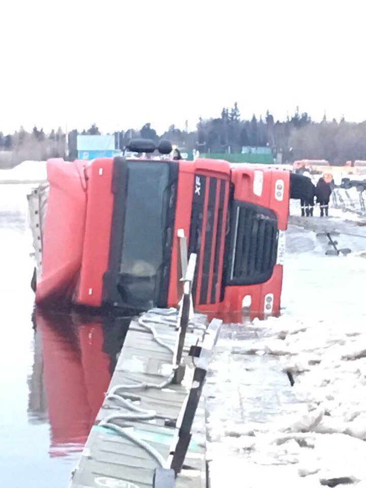 пгт уренгой фото переправа. понтонная переправа уренгой. мост в уренгое через пур. река пур в п. река пур старый уренгой.