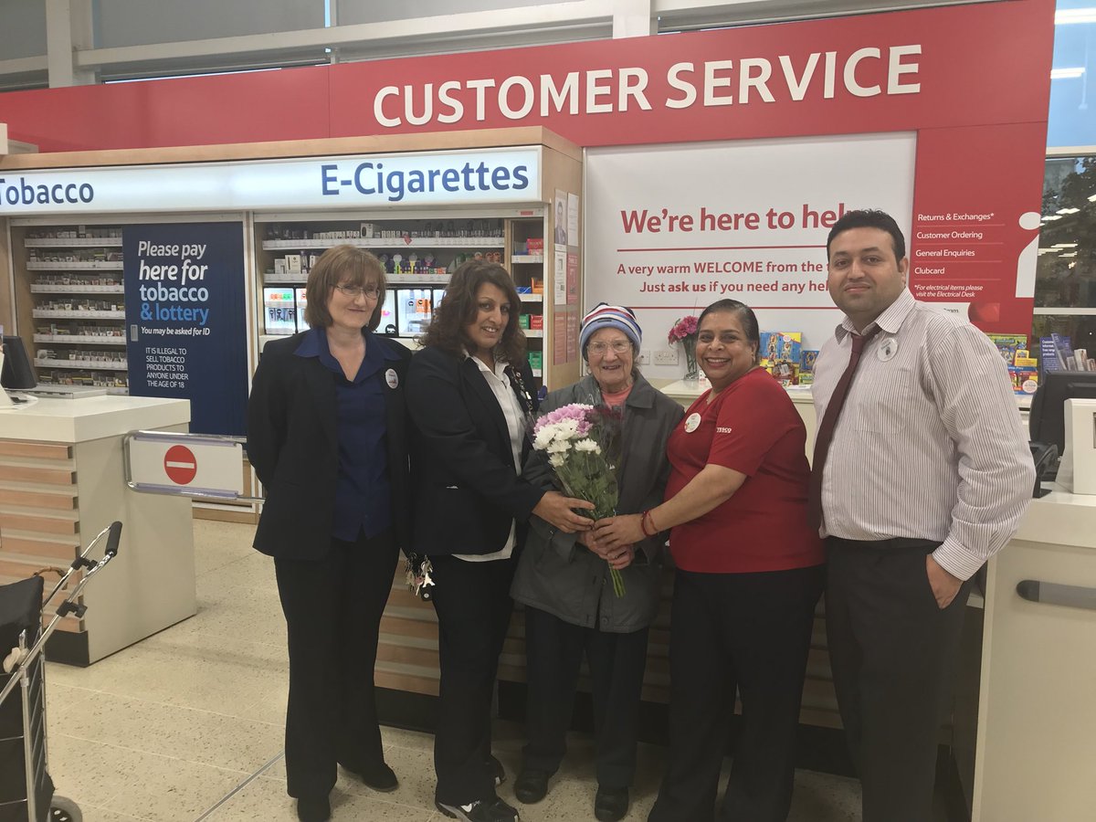 Celebrating one of our Customer's 98th Birthday in Tesco Slough Extra👏👏 #Excellent Customer Service 🎉<a href="/jlingard1989/">James Lingard</a> <a href="/CharlieRTesco/">Charlie Rowe</a> <a href="/CemLaura/">lauraCEMSlough</a>