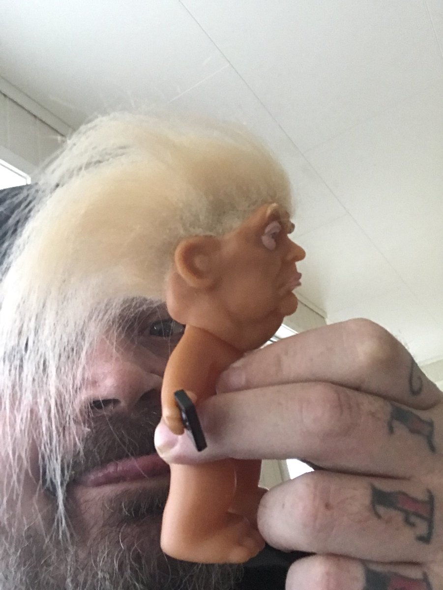 jarlehansen's tweet photo. Me licking @POTUS  @realDonaldTrump ass! Amazing! Shit, the FBI is knocking on my door. Guantanamo next. See you whenever.... #sofucked https://t.co/RuZ0I6N32n