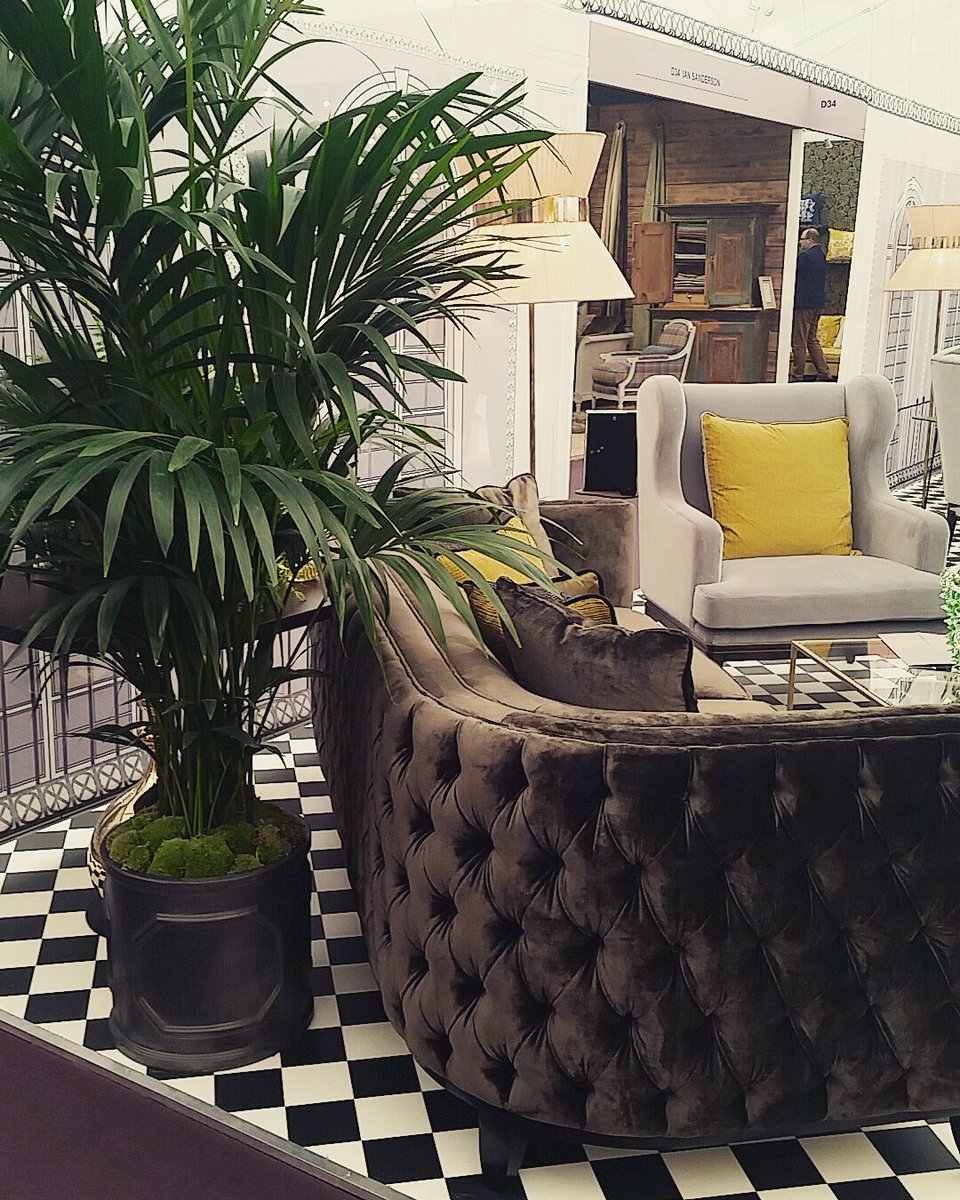 AmandaMFanning's tweet photo. A #gorgeous display at @Decorex_Intl in the new @SyonParkGardens venue 😍👌
#luxury #interiors #event #london #furniture #interiordesigner https://t.co/ijA6saNW6B