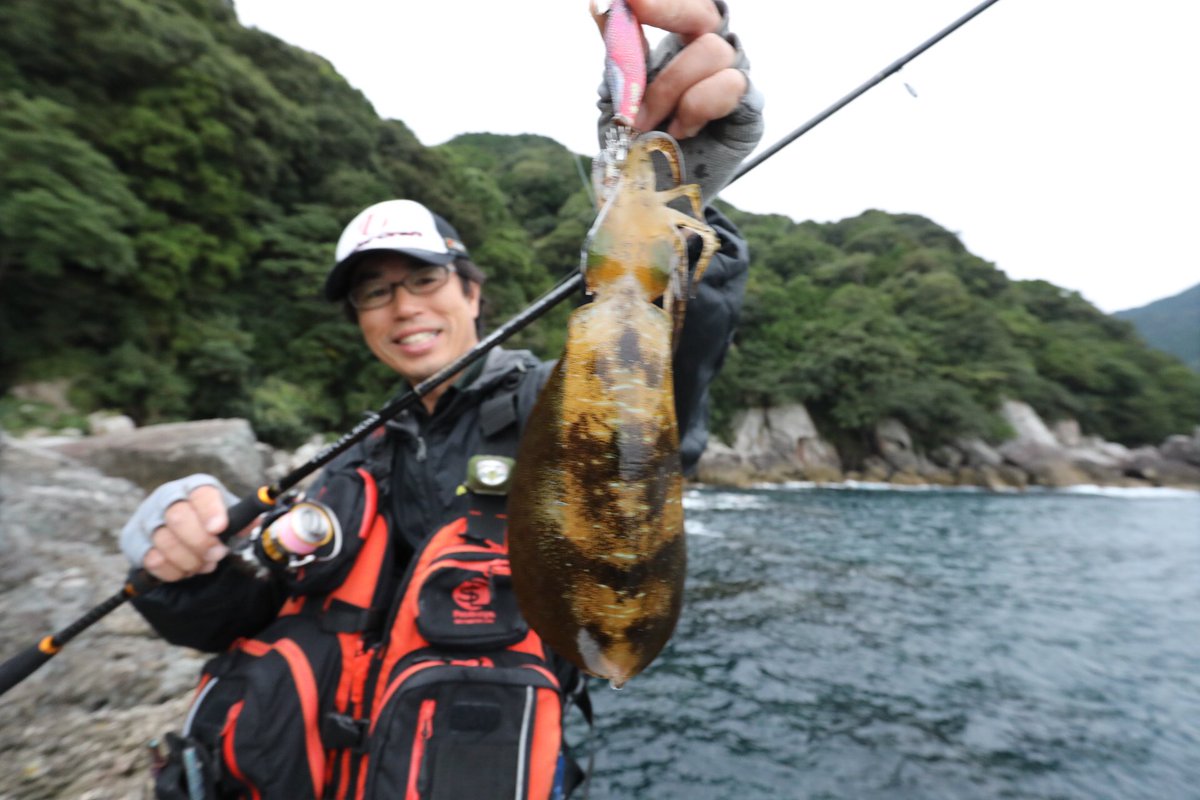 ট ইট র メジャークラフト株式会社 Salty誌の撮影で沖磯エギングでした エギングの合間にハードロックゲームの2本立て O 高級魚が楽に狙える沖磯ゲームはオススメですよー ๑ ᴗ ニューガイドと３つのカーボンクロスの新製品 トリプルクロス で取材成立