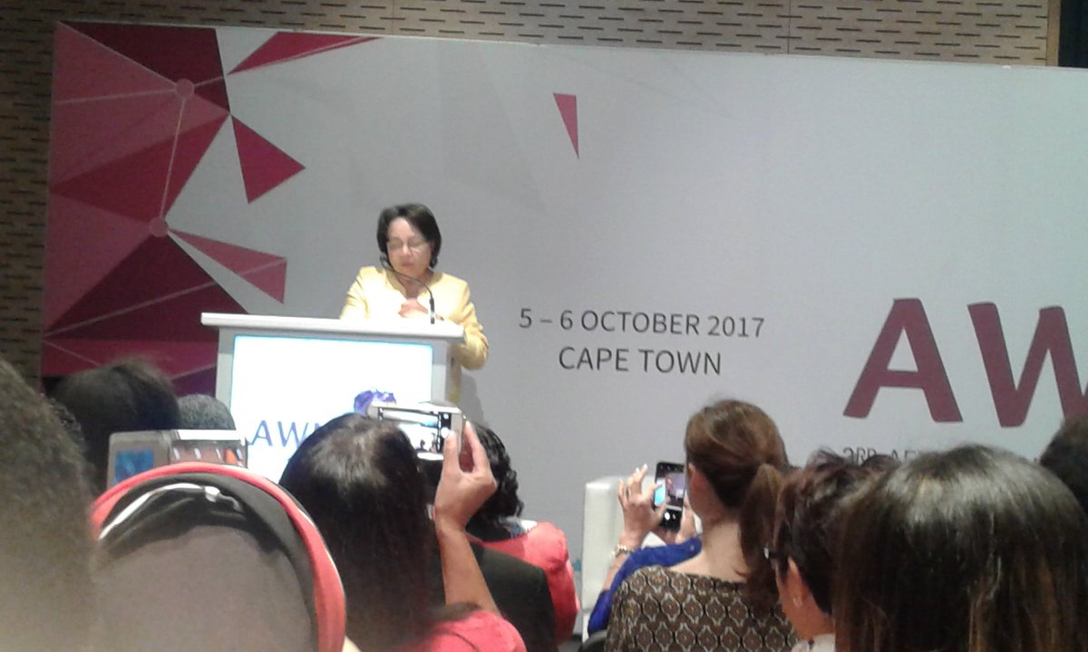 #AWIEF2017 <a href="/awieforum/">awieforum</a> <a href="/IDCSouthAfrica/">IDC South Africa</a> Mayor de Lille many women don't want handouts but an opportunity. More than 800kms broadband in CPT