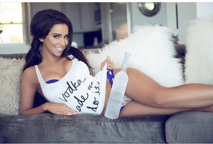 Did somebody say #NationalVodkaDay ??💜💜💜 What's your fave drink?? 🥂🍸🍻 https://t.co/cnSFg2R3QD<a href="/tag/nationalvodkaday"class="tags">#NationalVodkaDay</a>