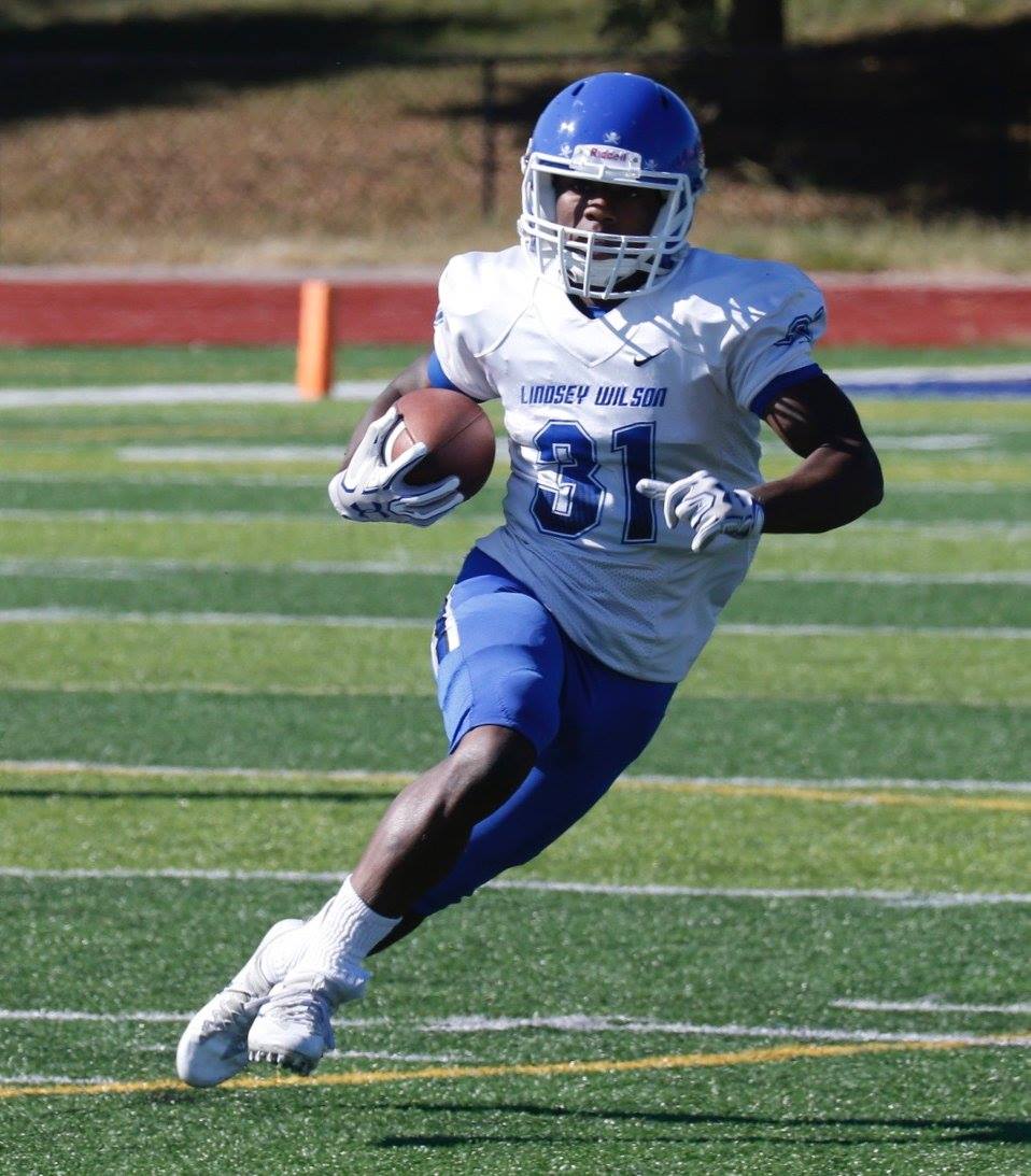 RoadTripSports's tweet photo. #CollegeFootballAmerica photos from @LWCAthletics latest FB game are up #TheBlueRaid #MSCFB https://t.co/JnxvWC2pCb https://t.co/r0SlPwMNIN