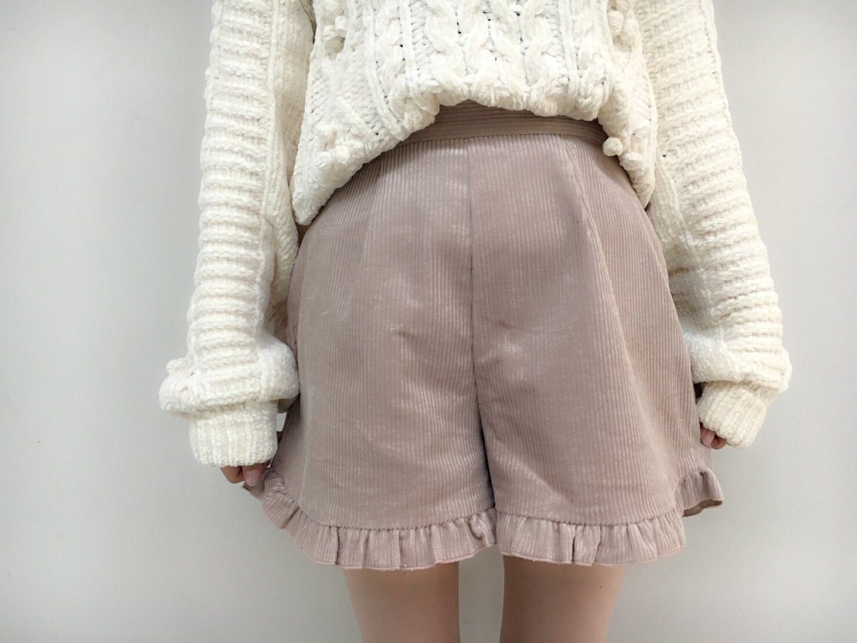 ナイスクラップ博多アミュエスト店 On Twitter ナイスクラップ博多 Https T Co Wyjj7lsnn6 人気のフリル ショートパンツが 入荷しています 裾が広いデザインなので足もより 細く見えちゃいます 是非店頭でチェックしてみてくださいね ナイスクラップ