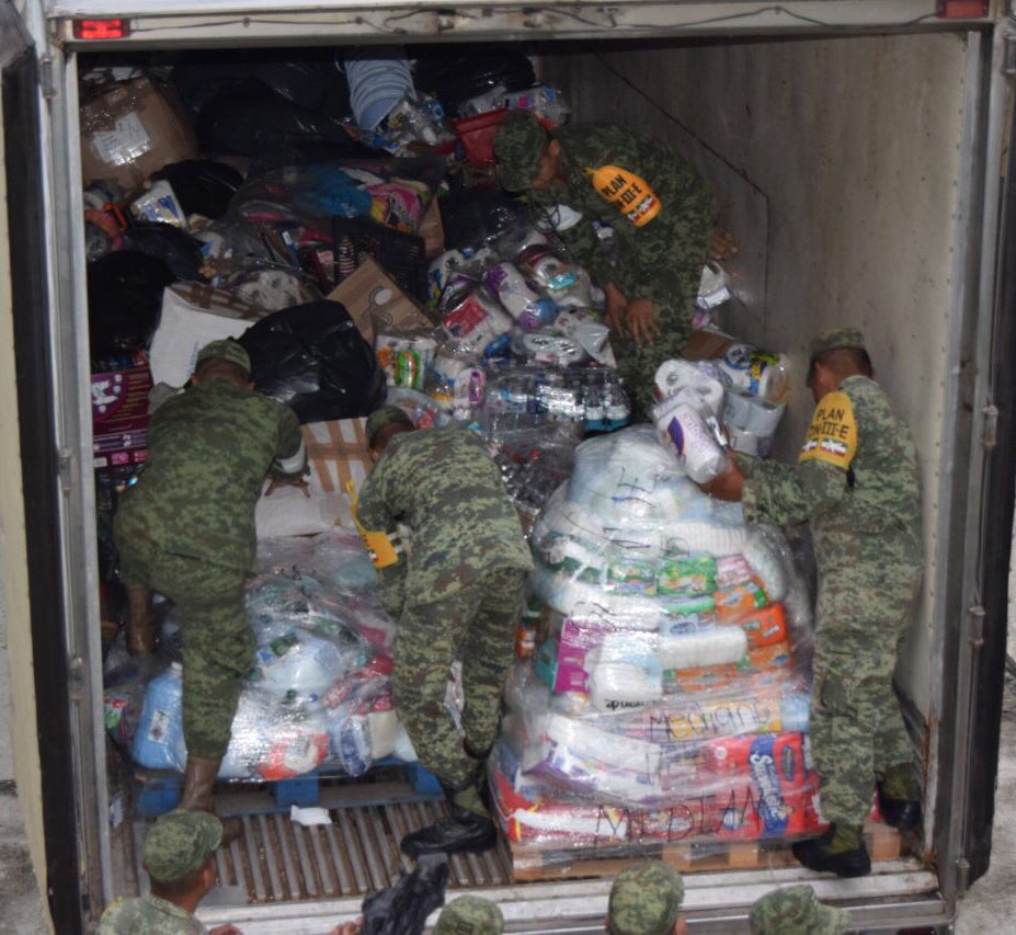 mayrenpg's tweet photo. Gracias #ColimaApoya hoy se hizo posible la 2da Entrega de 20.5 toneladas en la 24 Zona Militar Cuernavaca. #FuerzaMéxico https://t.co/rsYAEJYkiL