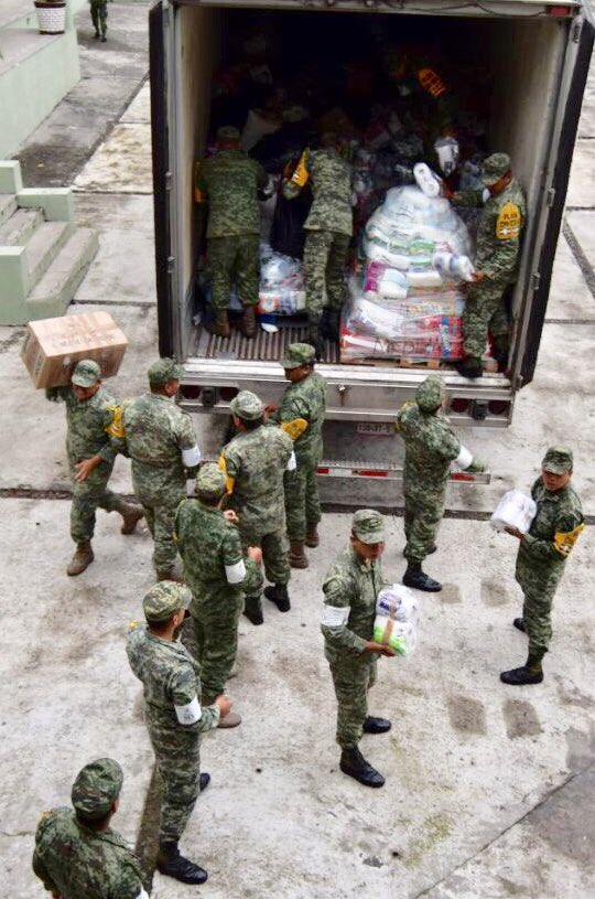 mayrenpg's tweet photo. Gracias #ColimaApoya hoy se hizo posible la 2da Entrega de 20.5 toneladas en la 24 Zona Militar Cuernavaca. #FuerzaMéxico https://t.co/rsYAEJYkiL
