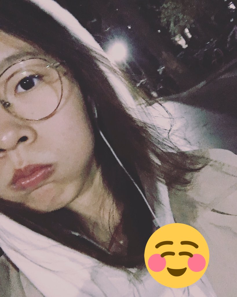 yigelemon's tweet photo. Say goodbye to WeChat 🌛 https://t.co/isDLpulXKn