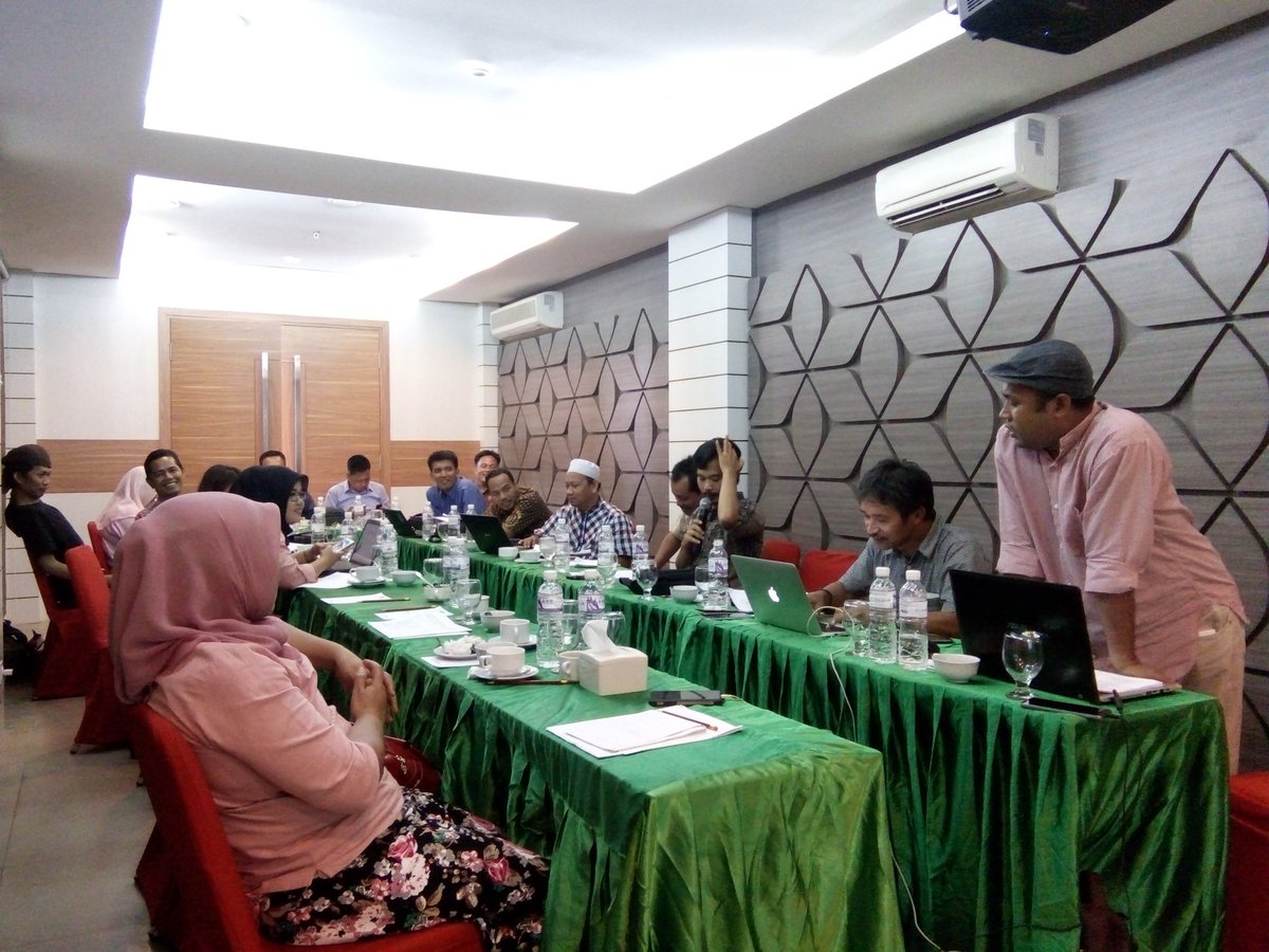 AmanSumsel's tweet photo. Rapat Monitoring dan Evaluasi AMAN Regio Sumatera. Dihadiri PW : Sumut, Tano Batak, Riau, Bengkulu, Jambi, PD: Mentawai, Inhu, Lampung Timur https://t.co/wzzkVeasKy