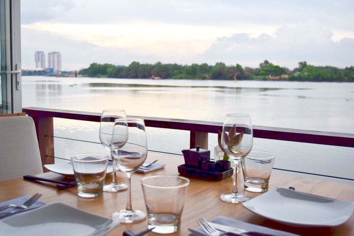 Lunch on The Deck | Where the river meets good taste...
#thedecksaigon #thedeckbar #weekday #lunch #coffee #breakfast #brunch #bubbles