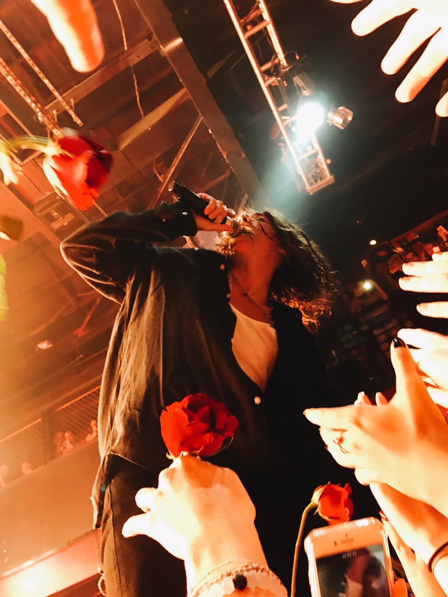 this picture is so pretty, I wanna frame it