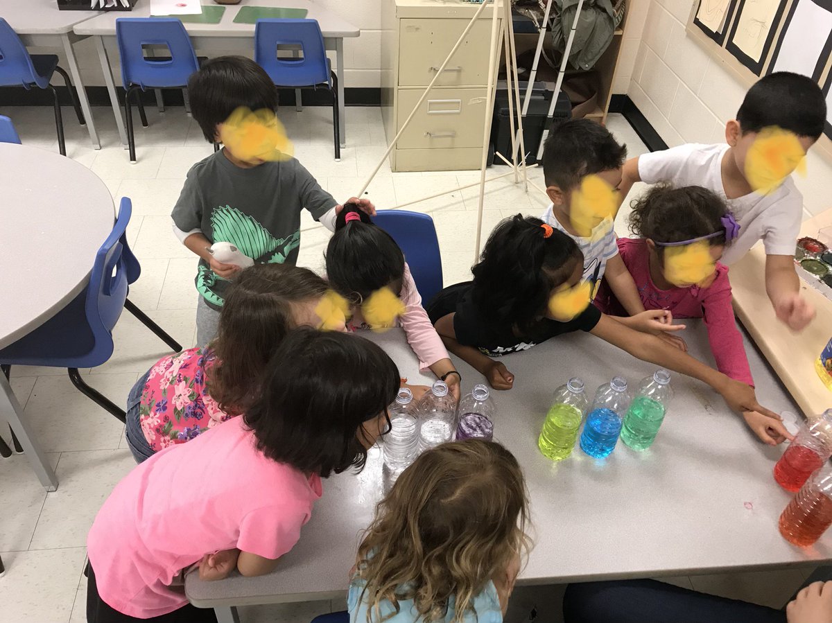 HanoverPS_K3's tweet photo. Measuring, collaborating and mixing colours to make our sensory bottles! #workingtogether #calmingbottles #exploringcapacity https://t.co/jIwIKNRq8G