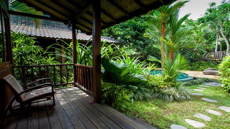 Lyspm's tweet photo. EAT SLEEP SKATE: 4 chalets,  2 dorms and one of indonesia's funnest skate bowls. Book here https://t.co/mu83lsU2lK #bali #skate #travel https://t.co/8G07YhVWSL