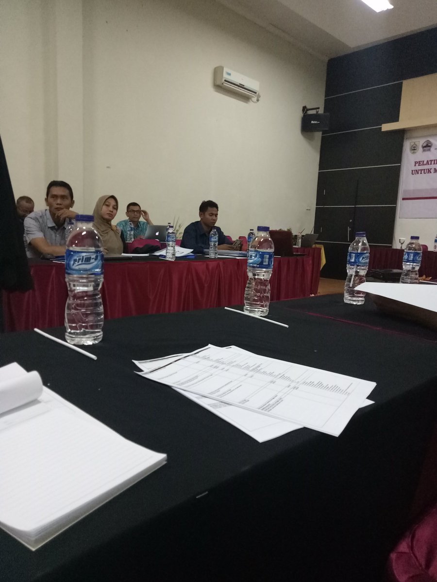 Desakalisaleh's tweet photo. Pelatihan pengelolaan dan pemanfaatan aplikasi sidekem untuk mendukung penyusunan RKPDESA/APBDESA tahun 2018 kabupaten Pemalang https://t.co/SVrPTYoEhB