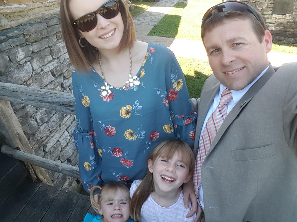 BrandonReed4KY's tweet photo. Awesome Autumn @FortHarrod day 4 @KentuckyTourism with my family! #OldFortHarrod #WeAreKY Foundations are Strong...Future is Stronger! ⛪🇺🇸💪 https://t.co/5DXJPYfxNH